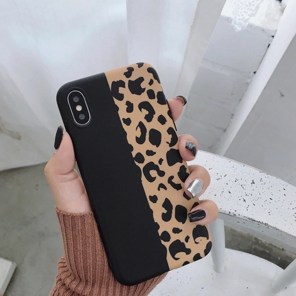 Accessories - iPhone case Color block leopard print